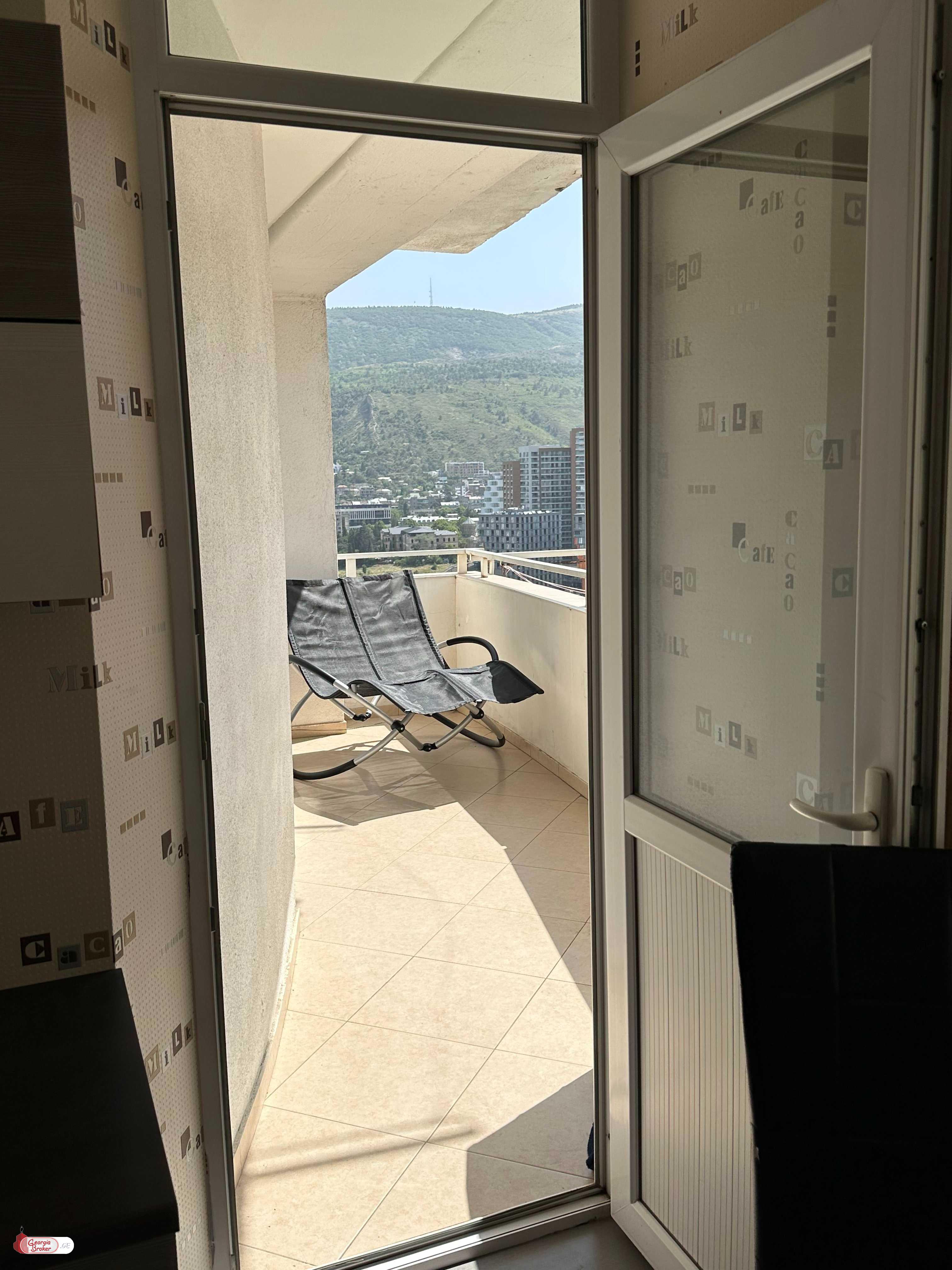 იყიდება ახალი გარემონტებული 5 ოთახიანი ბინა