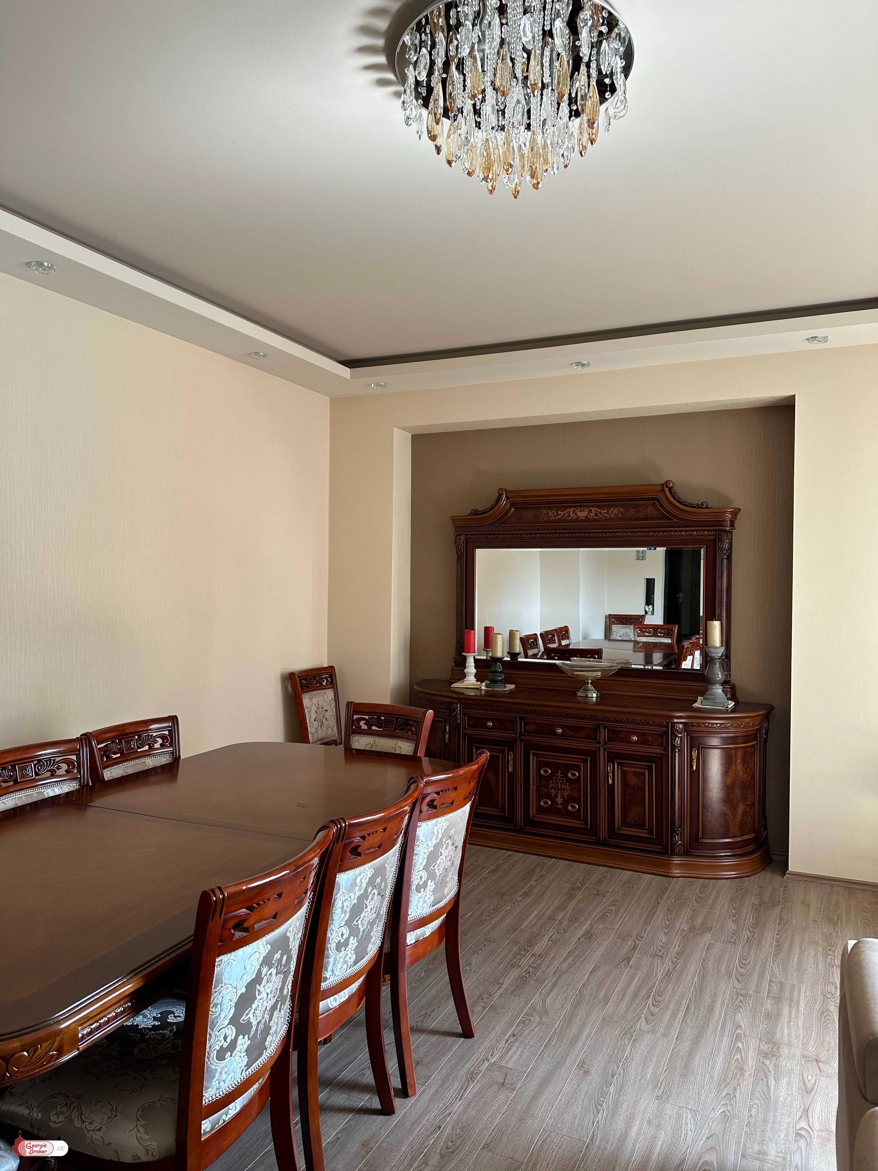 იყიდება ახალი გარემონტებული 5 ოთახიანი ბინა