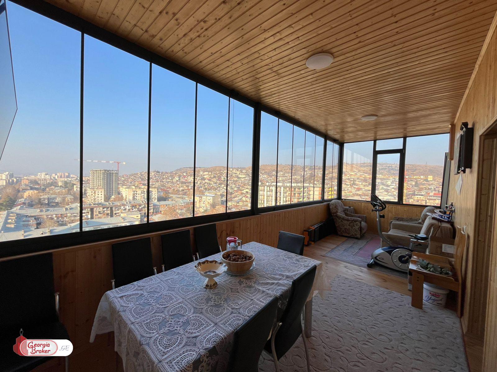 продается квартира с новым ремонтом 6-комнат