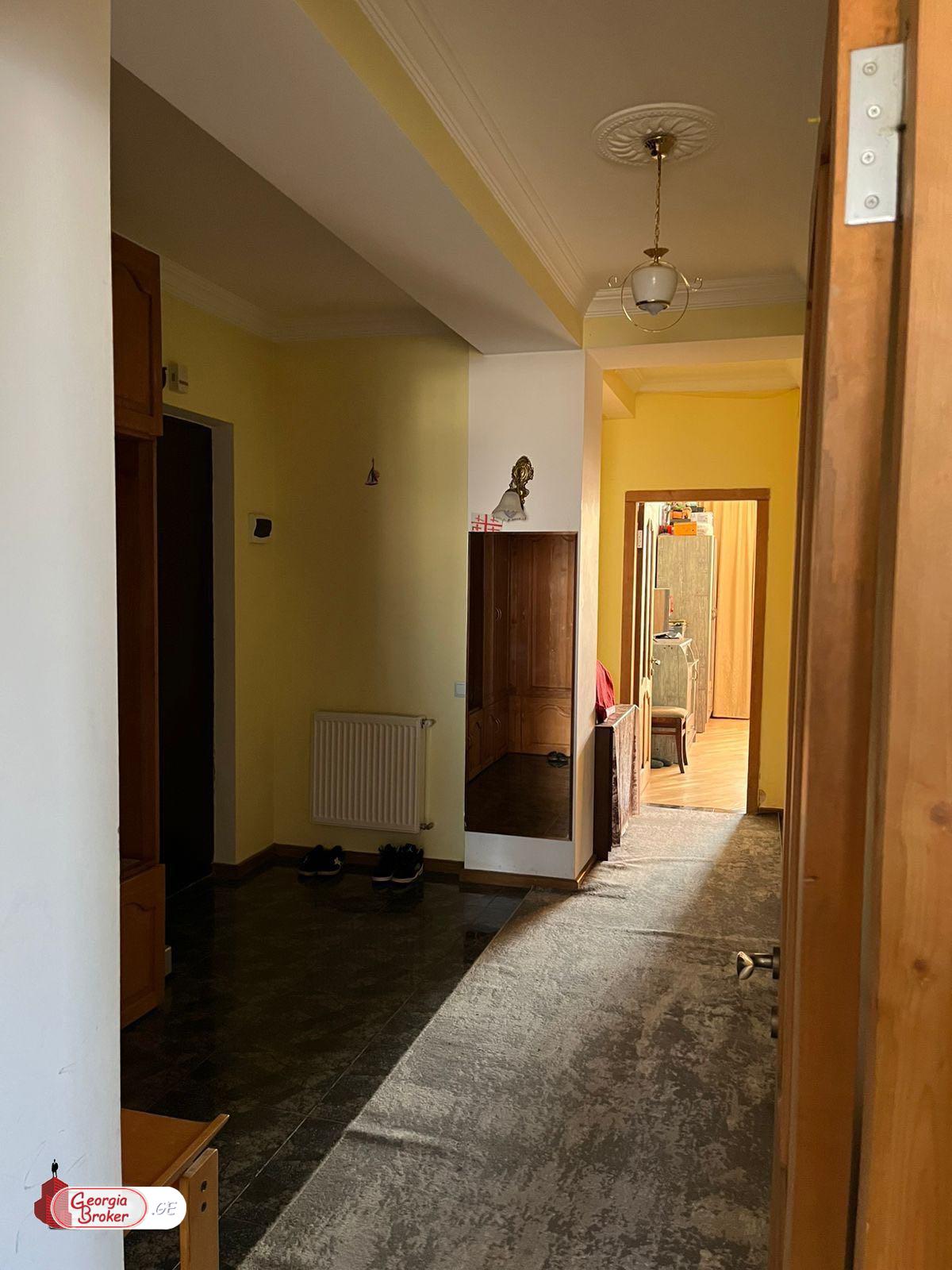 продается квартира с новым ремонтом 6-комнат