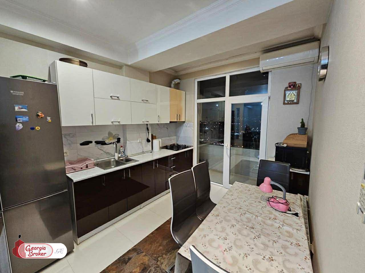 продается квартира с новым ремонтом 3-комнаты