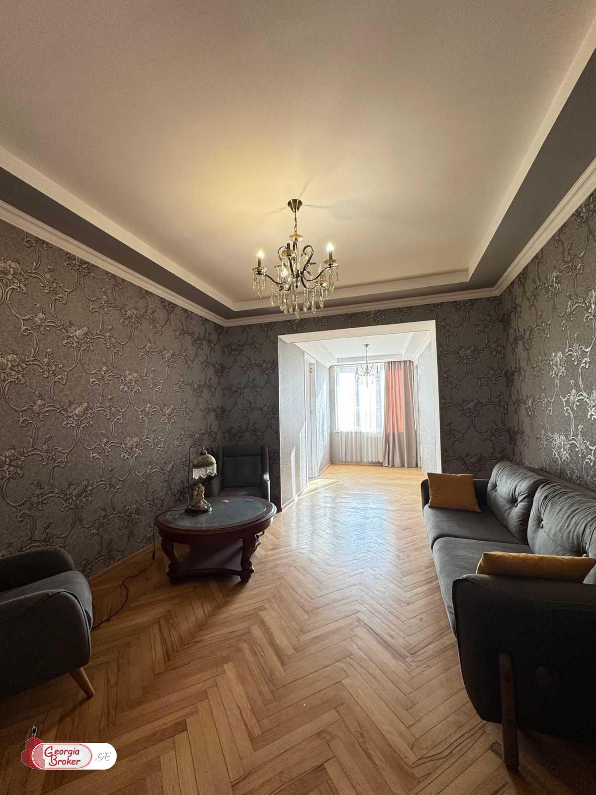 продается квартира с новым ремонтом 4-комнаты