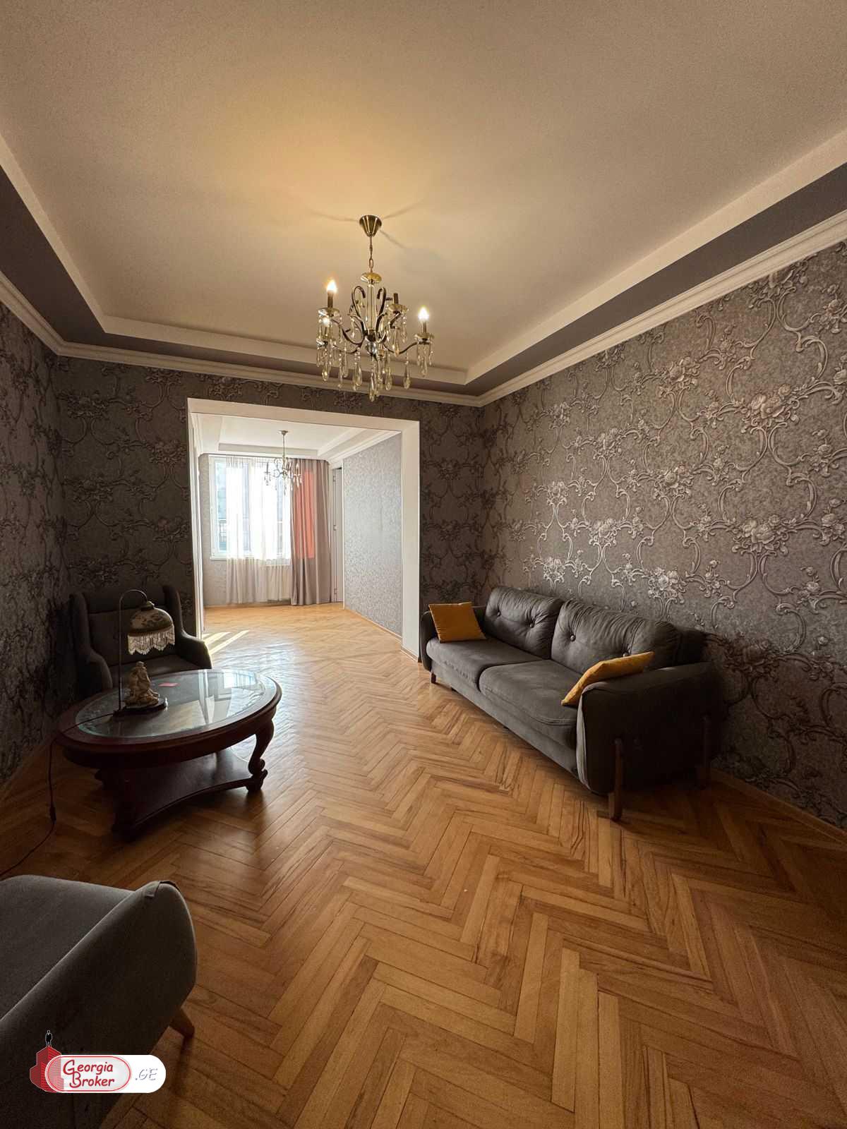 продается квартира с новым ремонтом 4-комнаты