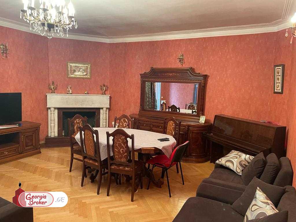 იყიდება ახალი გარემონტებული 4 ოთახიანი ბინა