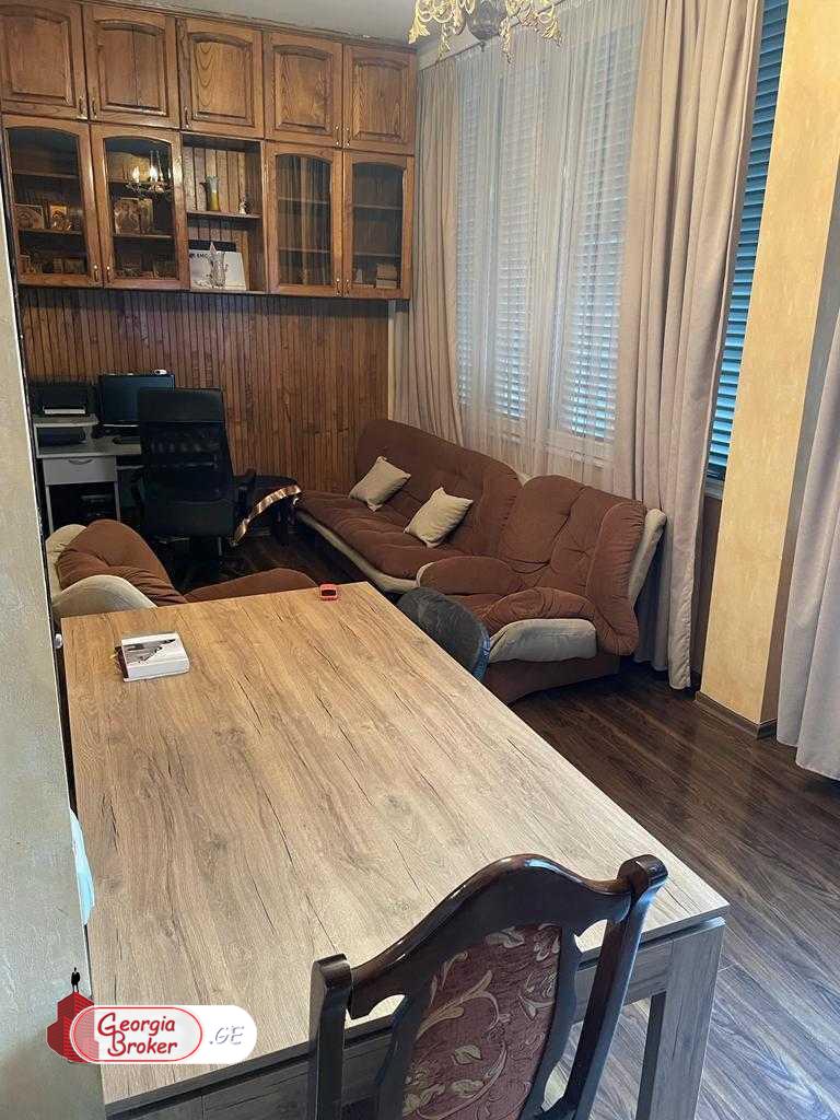 იყიდება ახალი გარემონტებული 4 ოთახიანი ბინა