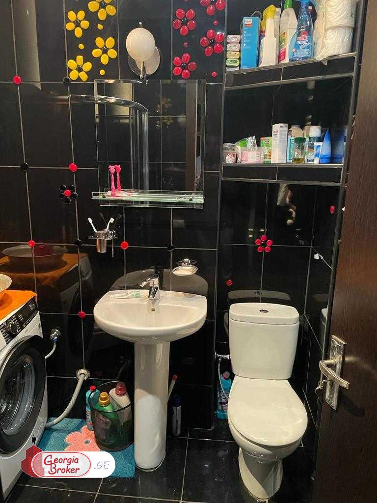 იყიდება ახალი გარემონტებული 4 ოთახიანი ბინა