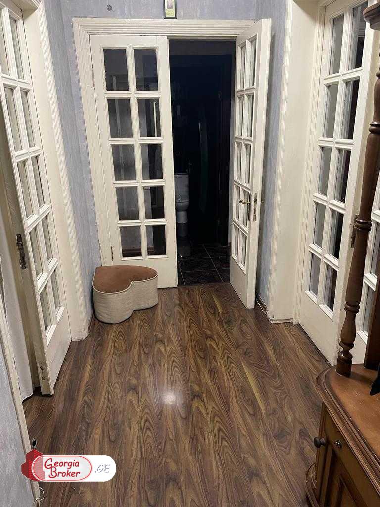 იყიდება ახალი გარემონტებული 4 ოთახიანი ბინა