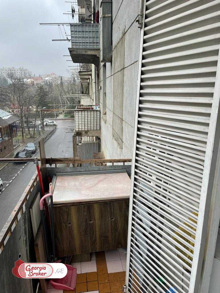 იყიდება ახალი გარემონტებული 4 ოთახიანი ბინა