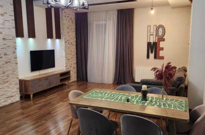 продается квартира с новым ремонтом 4-комнаты