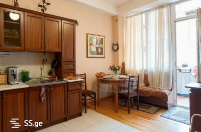 продается квартира с новым ремонтом 5-комнат