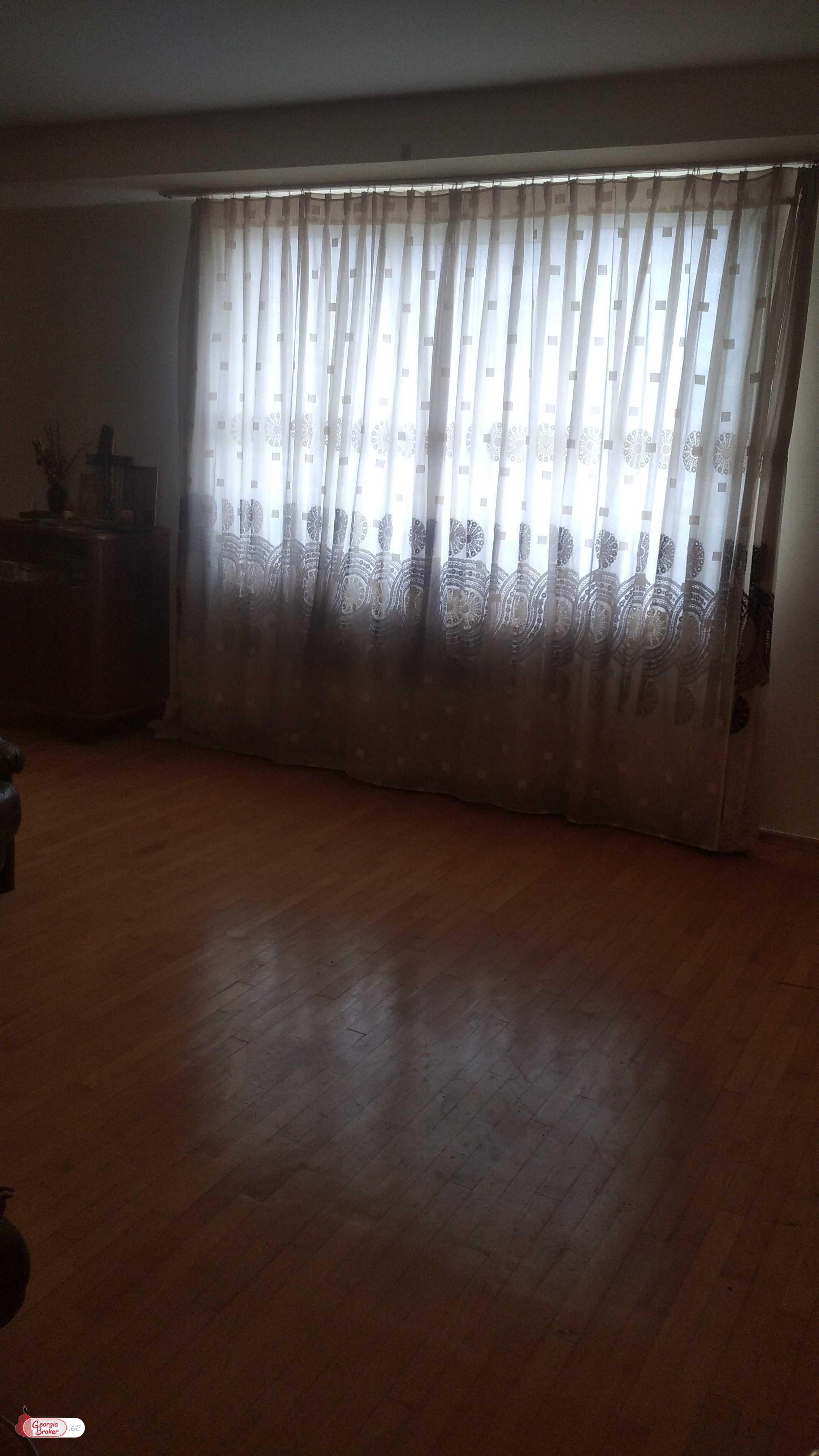 nearly repaired 3-room apartment for sale
