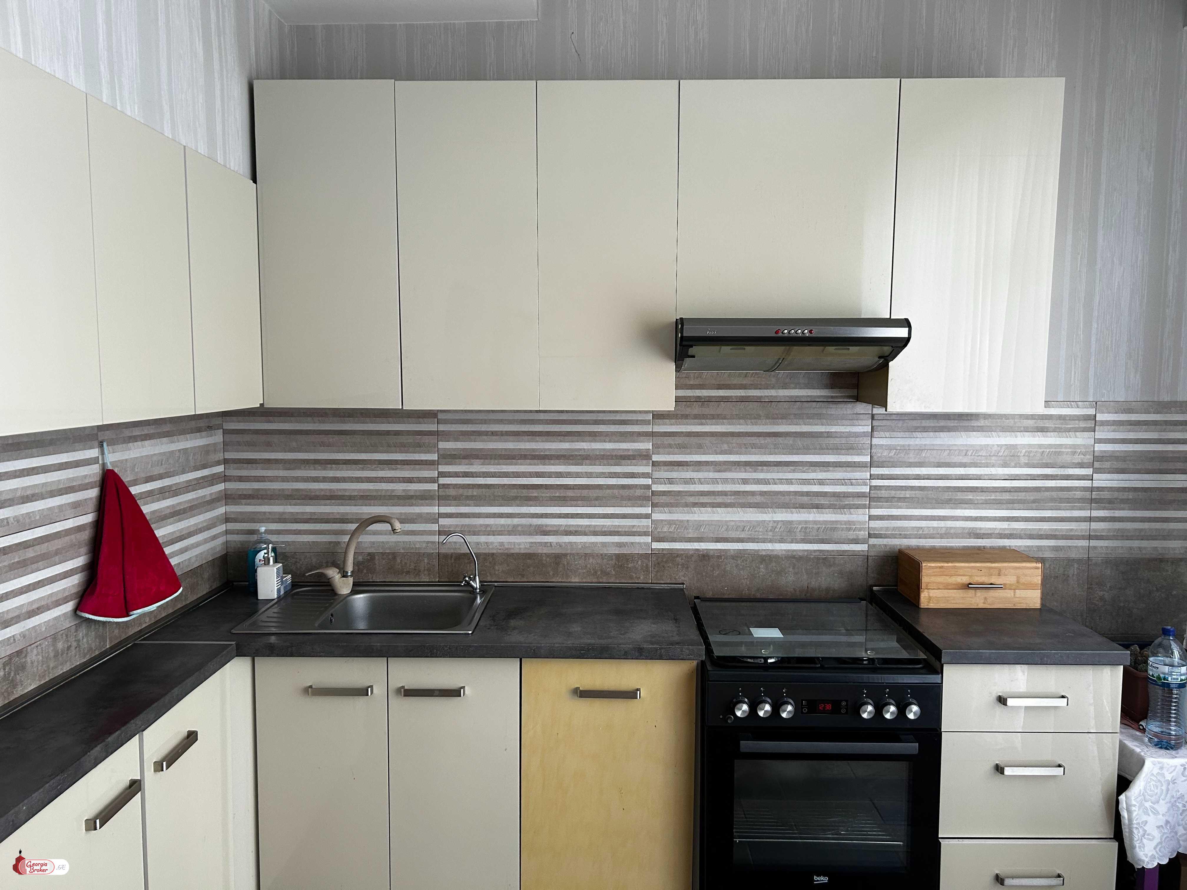 იყიდება ახალი გარემონტებული 3 ოთახიანი ბინა