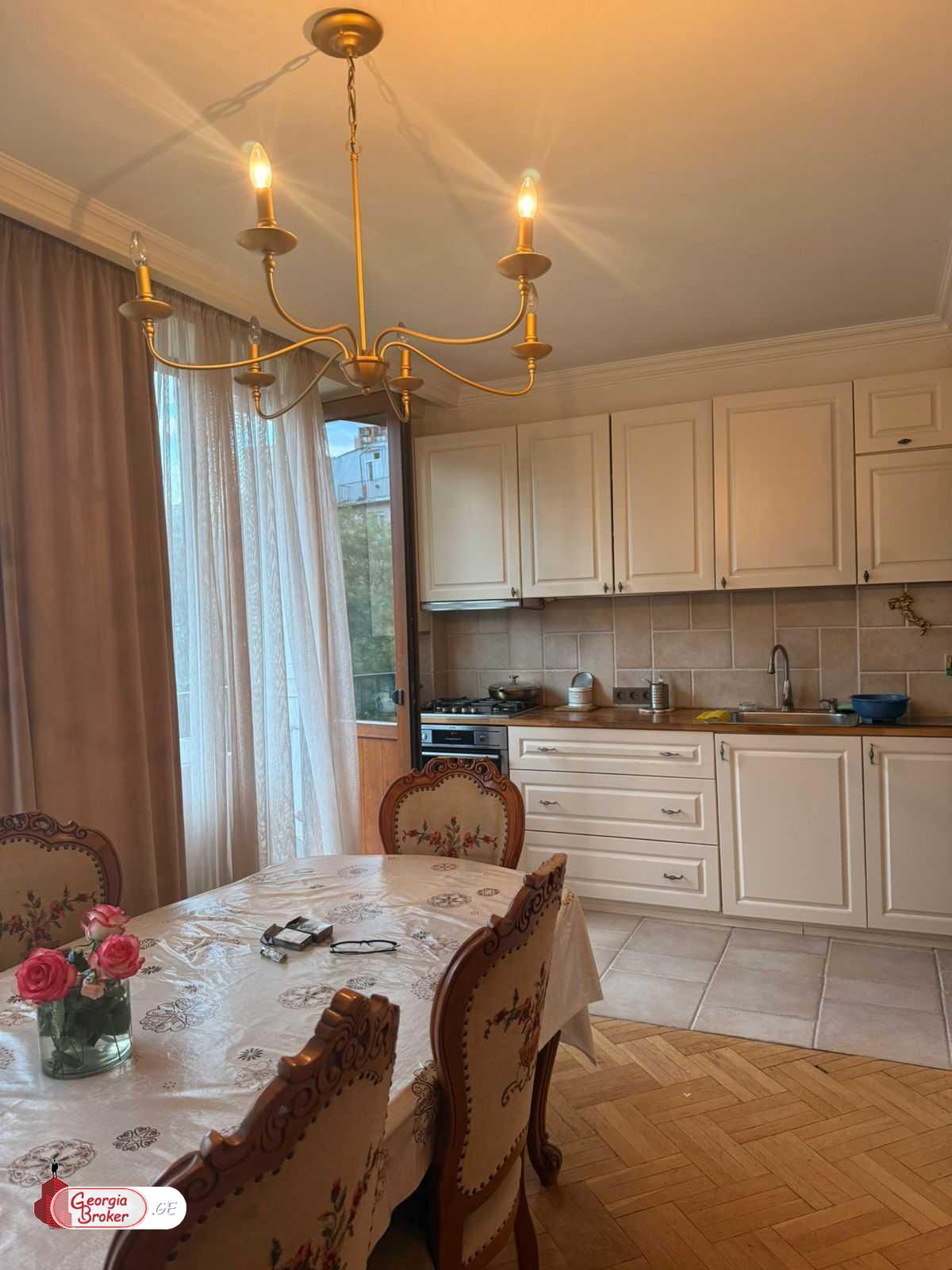 продается квартира с новым ремонтом 3-комнаты