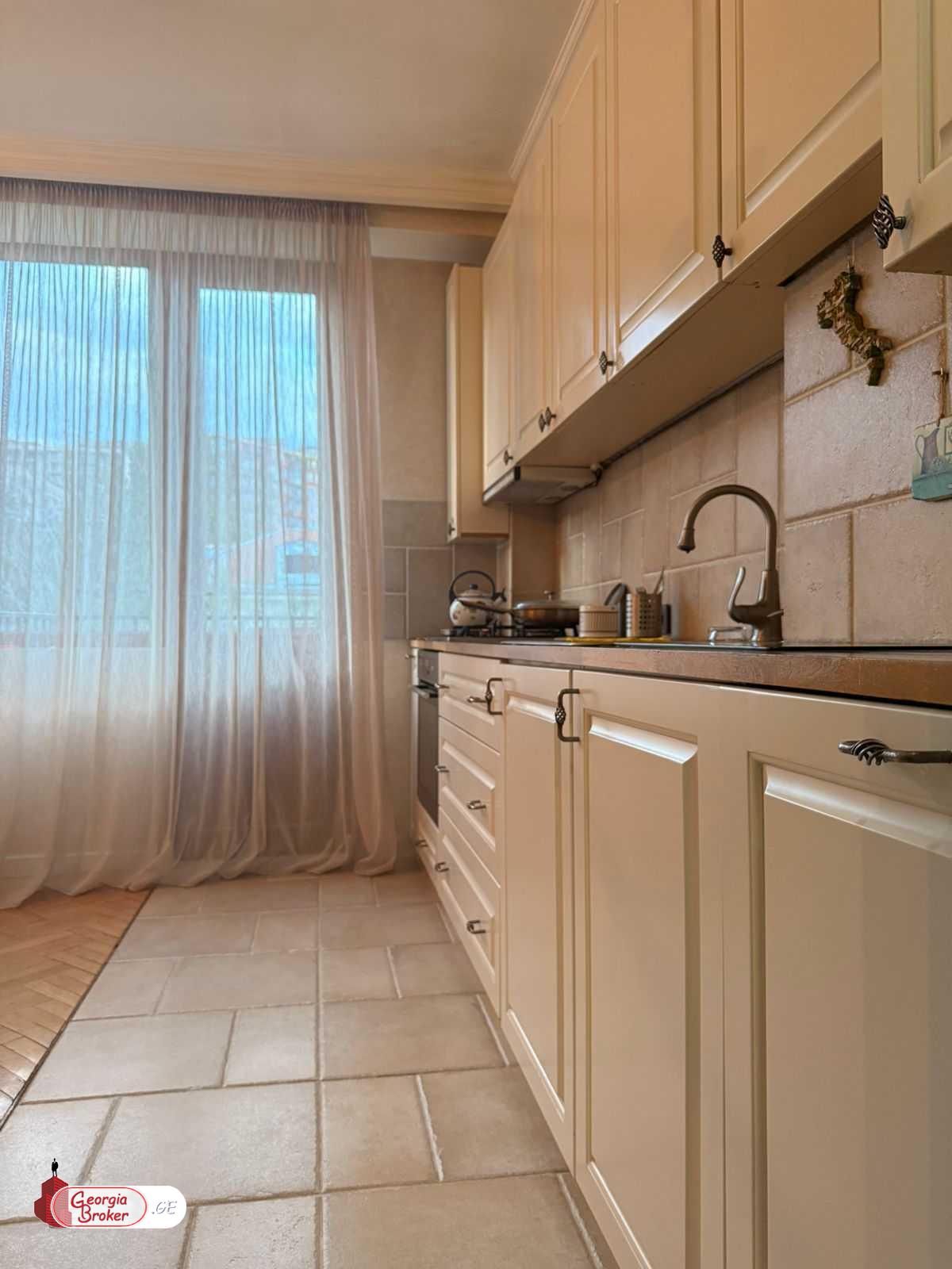 продается квартира с новым ремонтом 3-комнаты