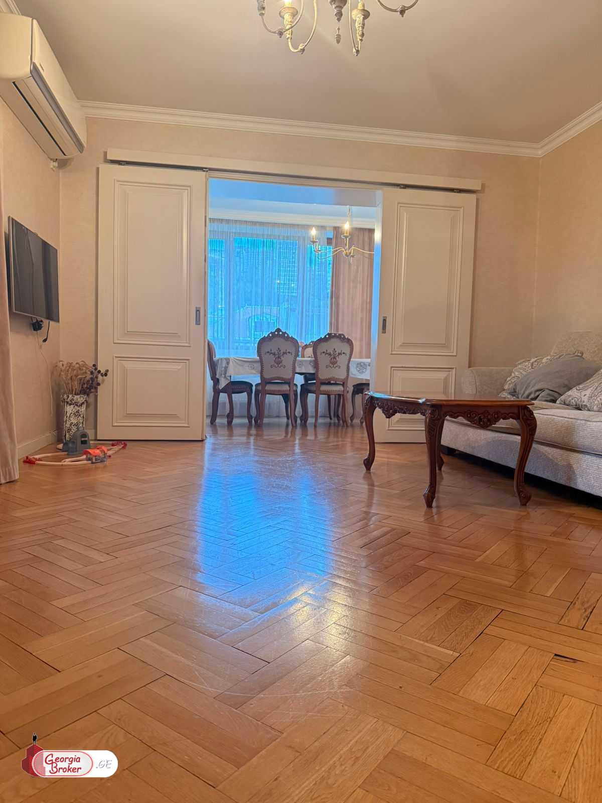 продается квартира с новым ремонтом 3-комнаты