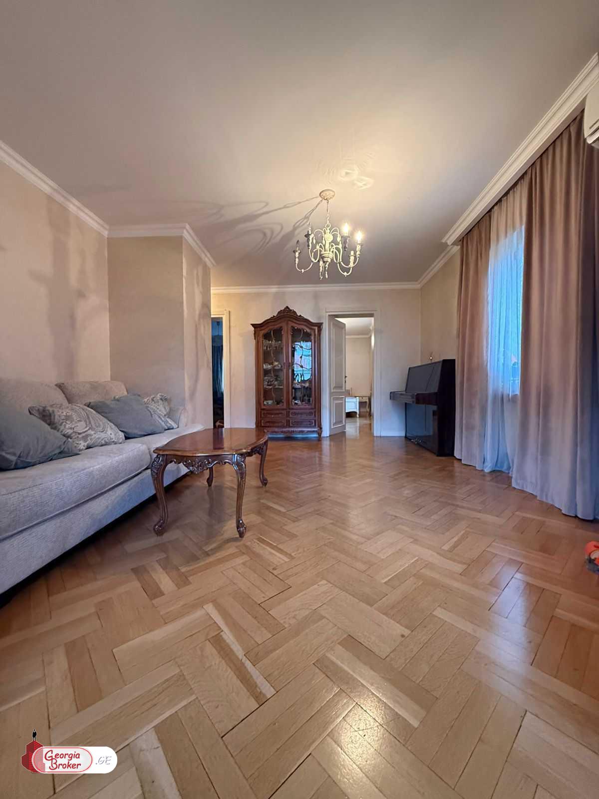 продается квартира с новым ремонтом 3-комнаты