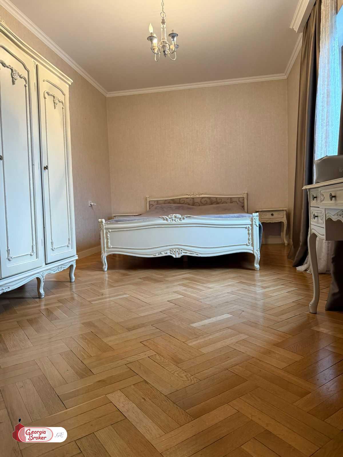 продается квартира с новым ремонтом 3-комнаты