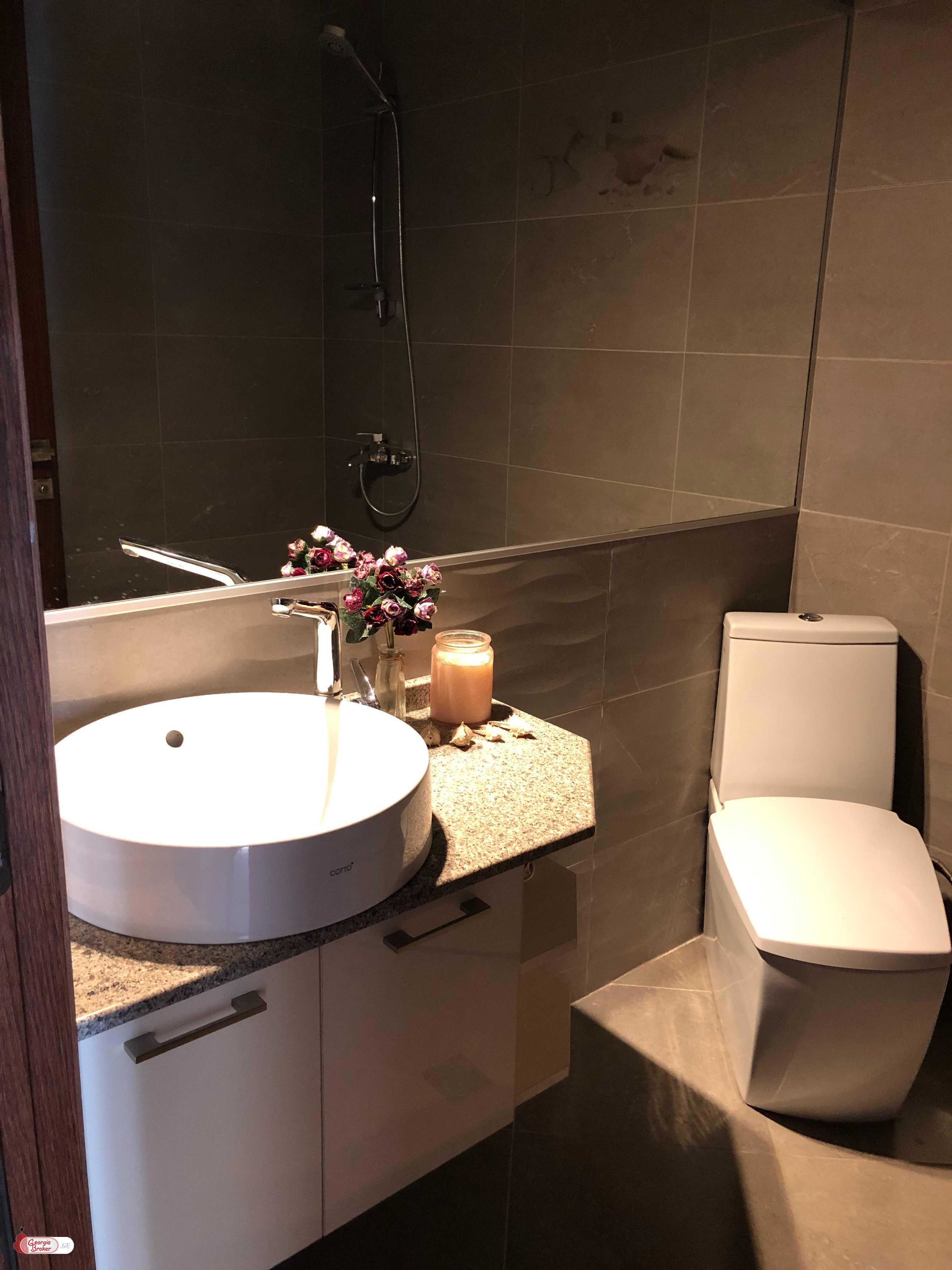 იყიდება ახალი გარემონტებული 6 ოთახიანი ბინა