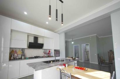 продается дом с новым ремонтом 6-комнат