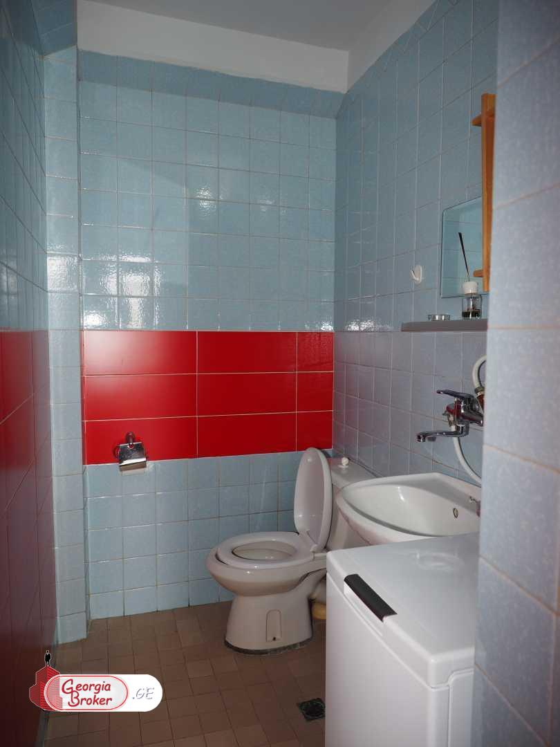 продается квартира с новым ремонтом 3-комнаты