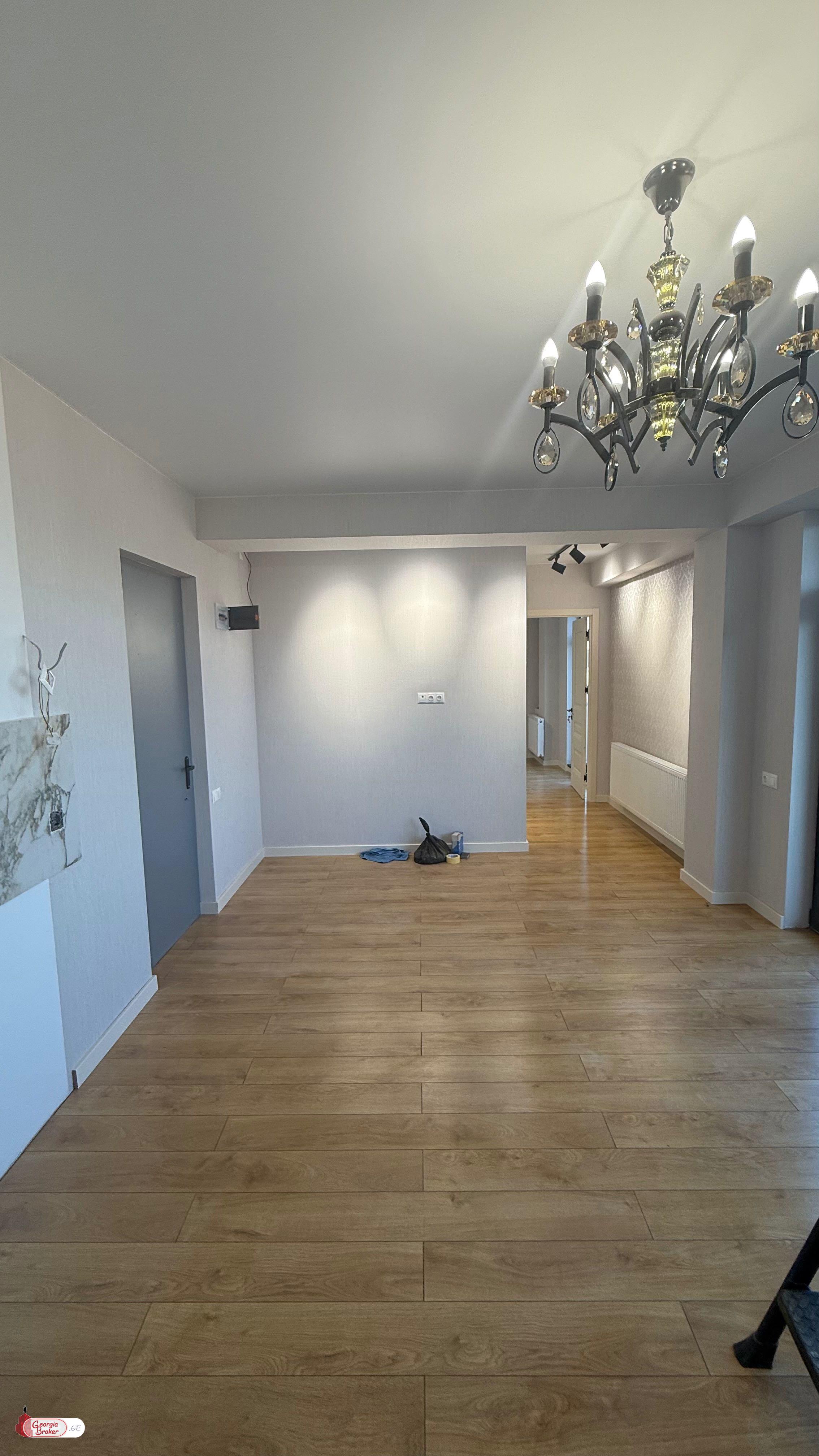 იყიდება ახალი გარემონტებული 2 ოთახიანი ბინა