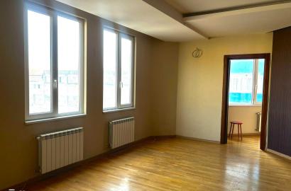 продается квартира с новым ремонтом 3-комнаты