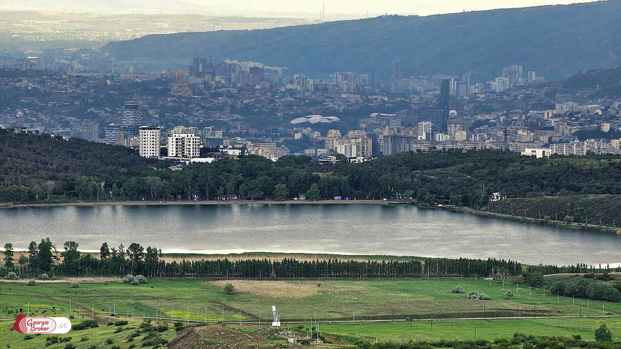 იყიდება ახალი გარემონტებული 8 ოთახიანი სახლი