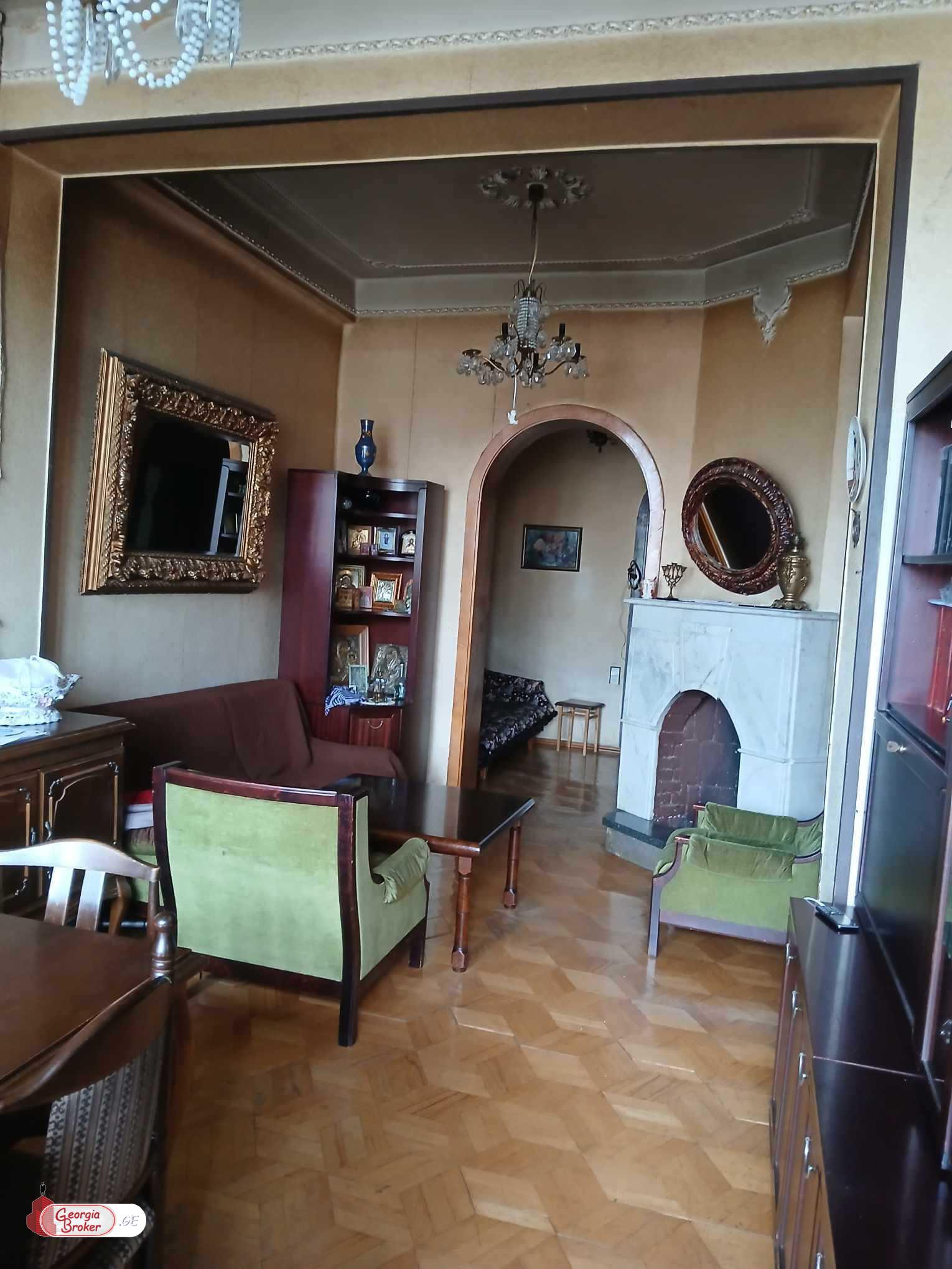 old repaired 5-room apartment for sale