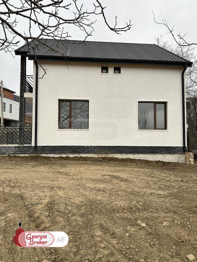 new build 8-room house for sale