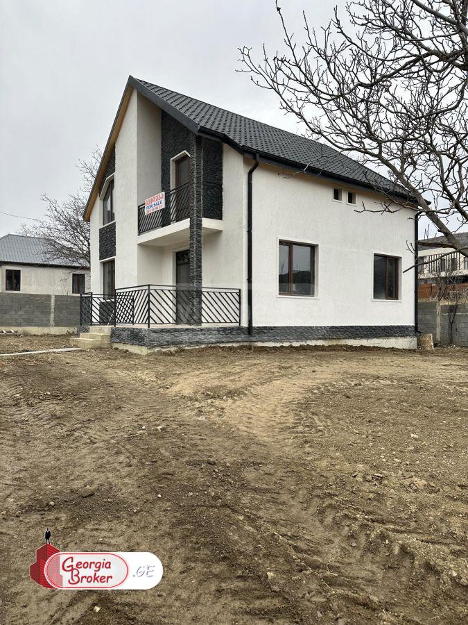 new build 8-room house for sale