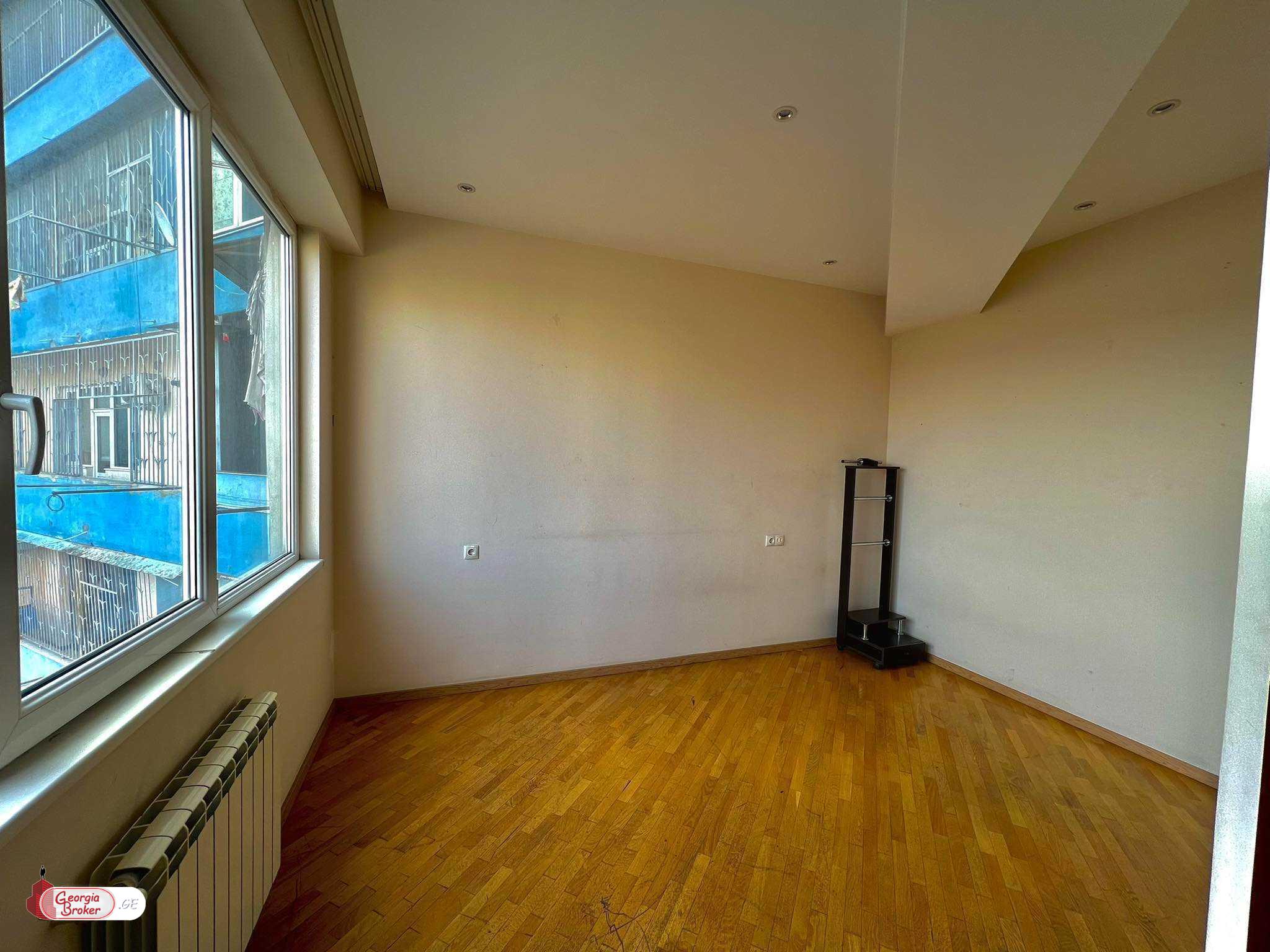 nearly repaired 3-room apartment for sale