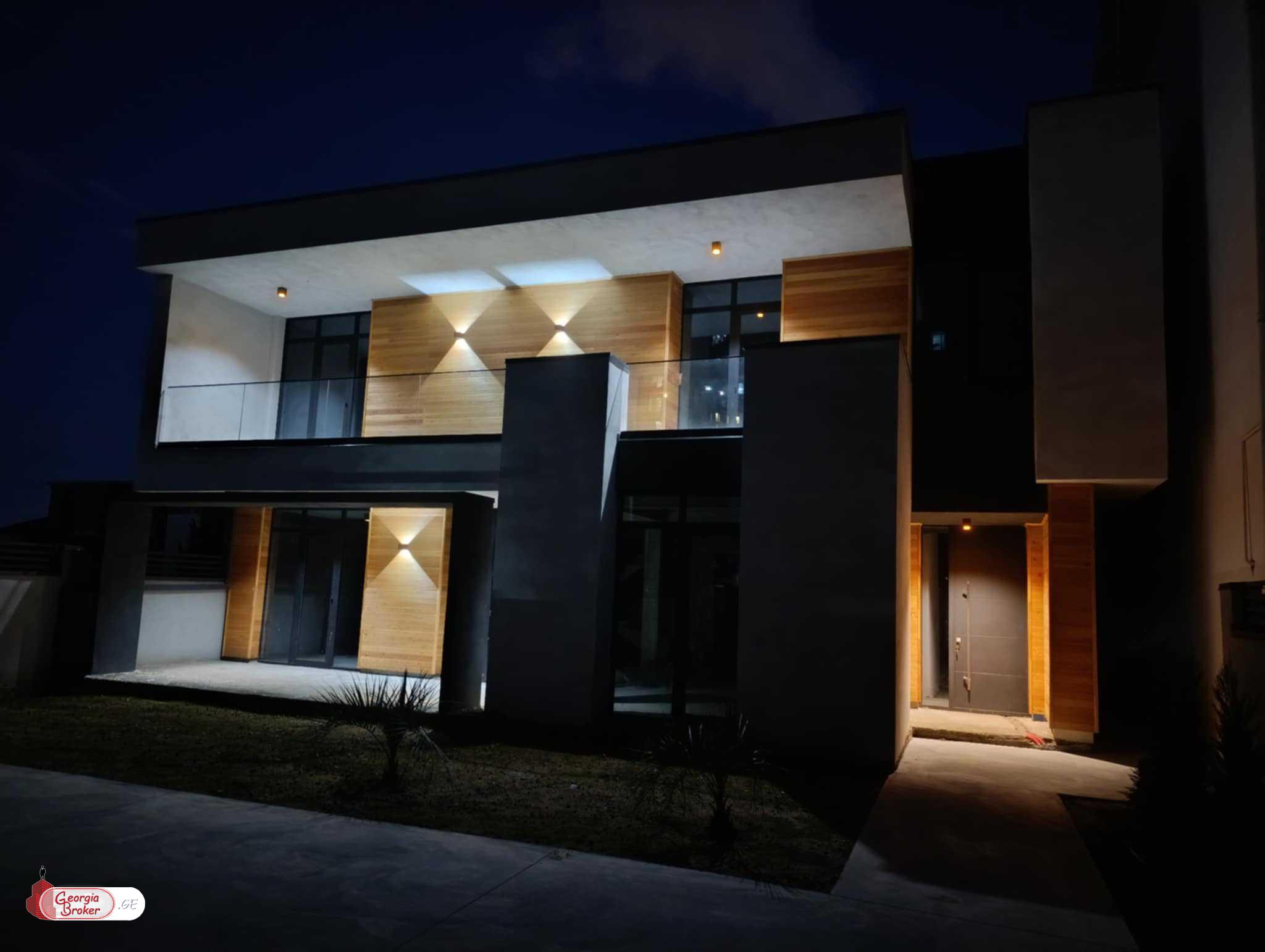 იყიდება ახალი გარემონტებული 8 ოთახიანი სახლი