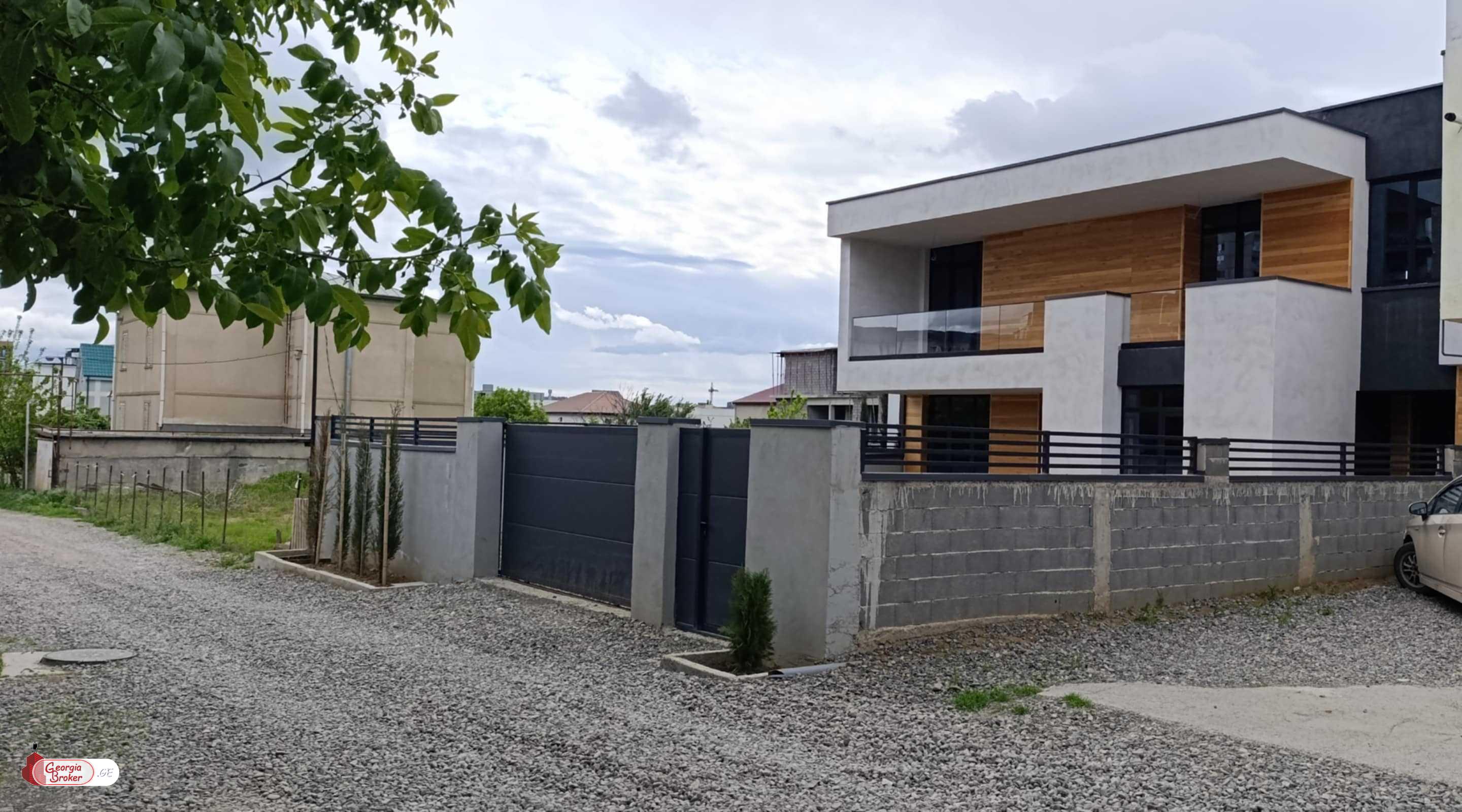 იყიდება ახალი გარემონტებული 8 ოთახიანი სახლი