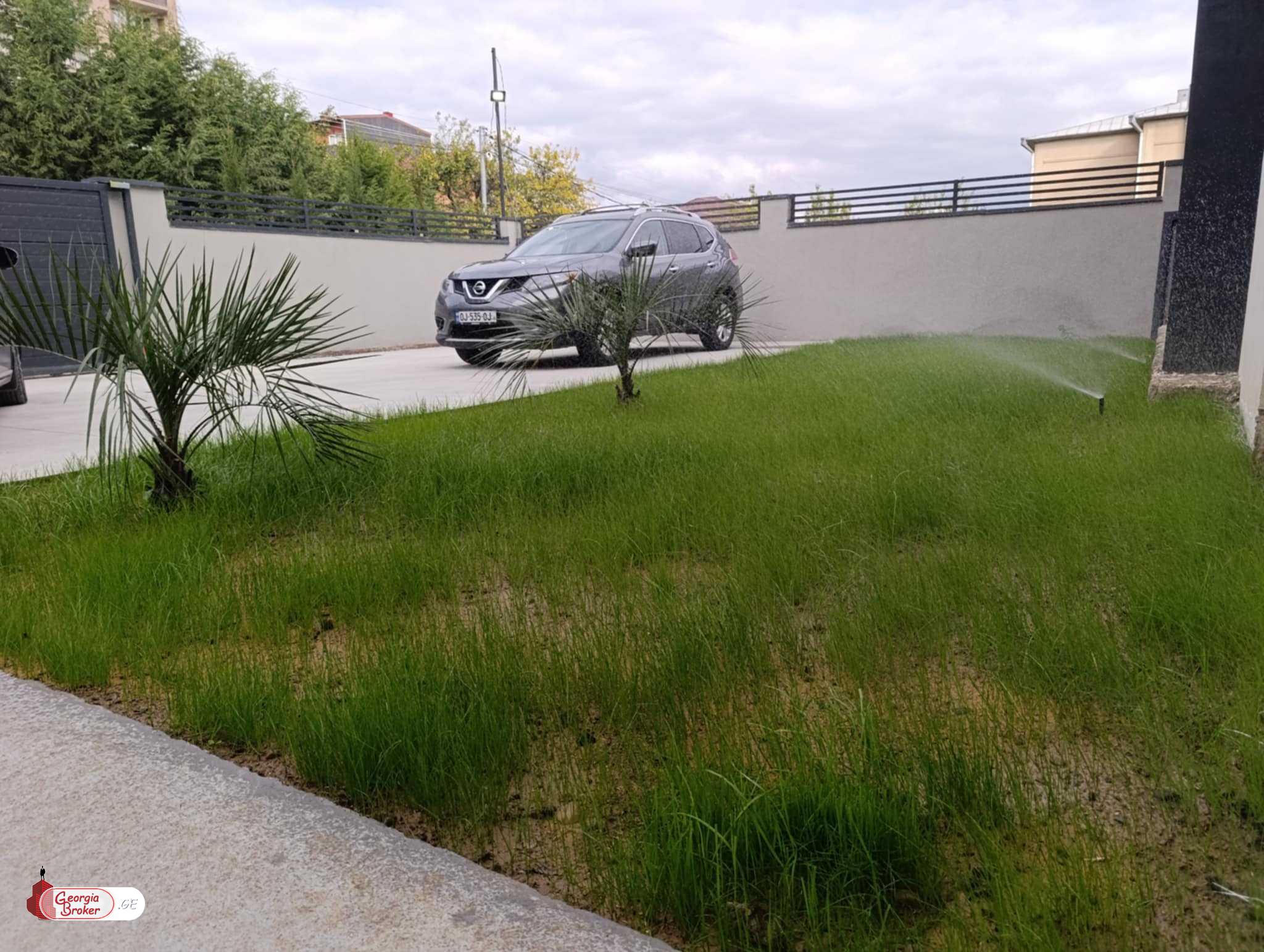 იყიდება ახალი გარემონტებული 8 ოთახიანი სახლი