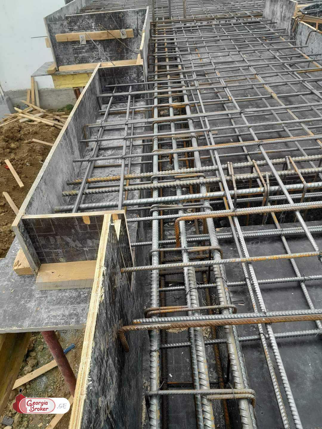 იყიდება ახალი გარემონტებული 8 ოთახიანი სახლი