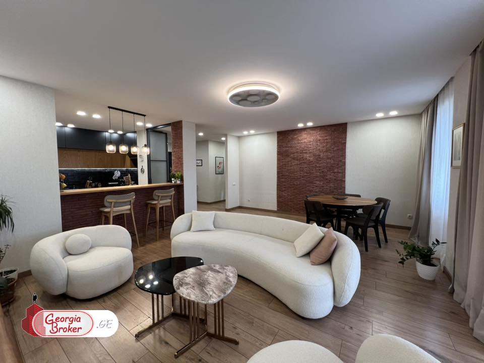 იყიდება ახალი გარემონტებული 4 ოთახიანი ბინა