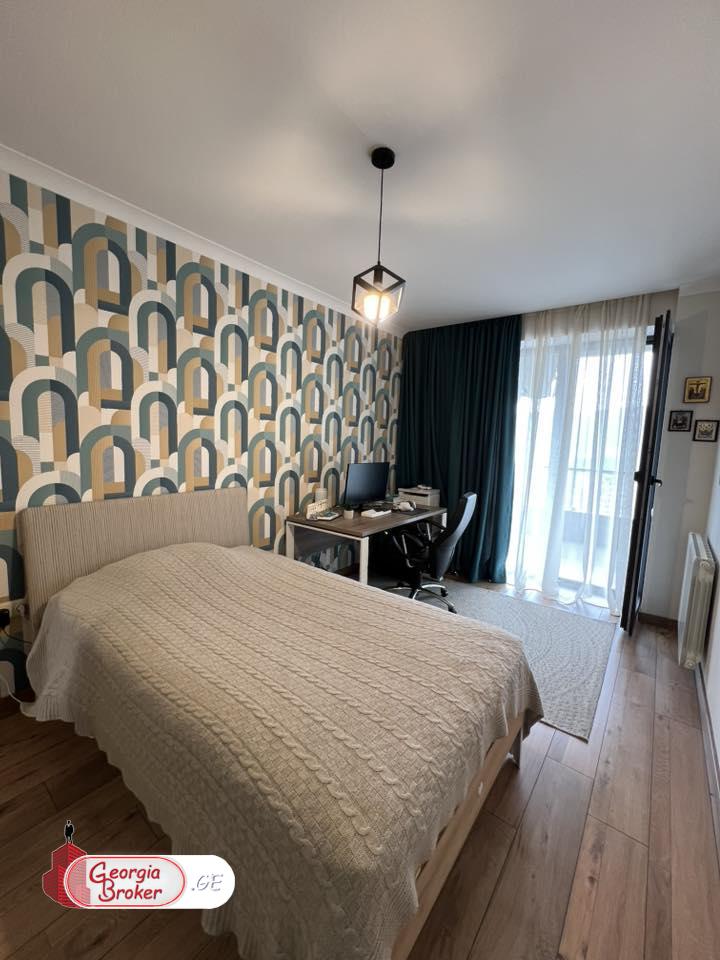 იყიდება ახალი გარემონტებული 4 ოთახიანი ბინა