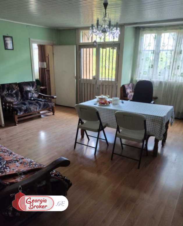 იყიდება ახალი გარემონტებული 5 ოთახიანი ბინა