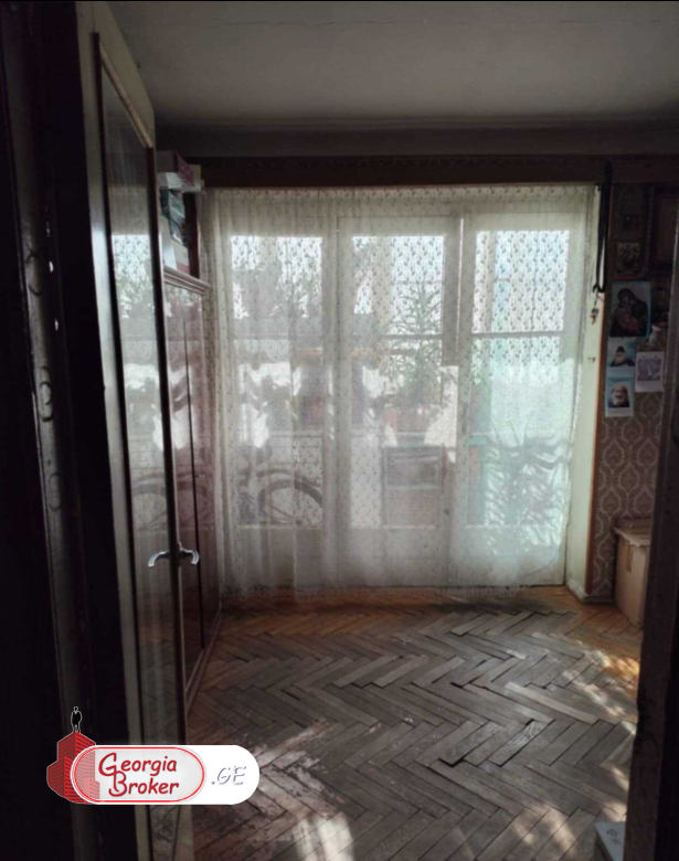 იყიდება ახალი გარემონტებული 5 ოთახიანი ბინა