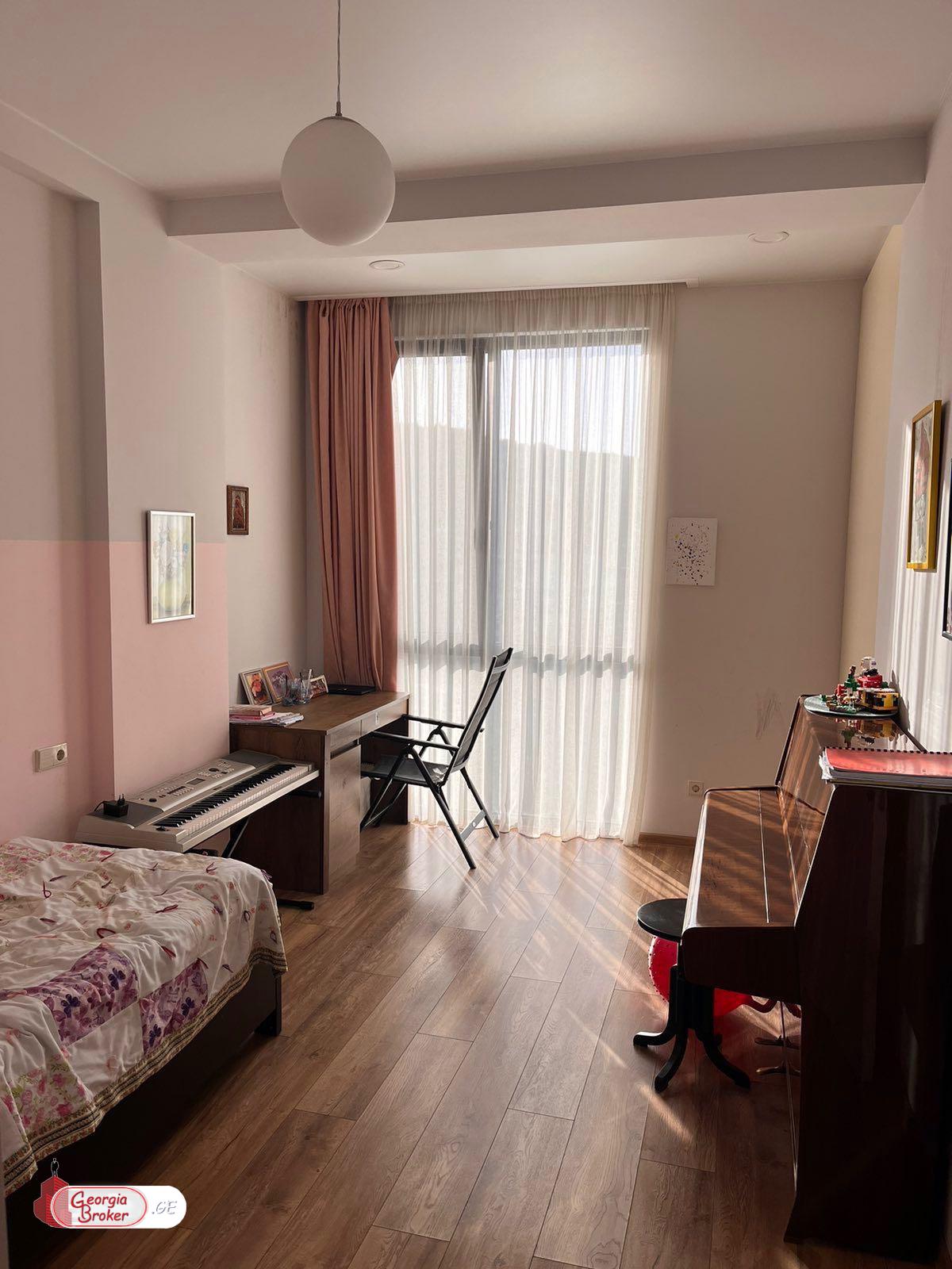 nearly repaired 3-room apartment for sale