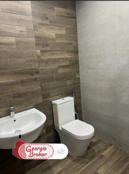 იყიდება ახალი გარემონტებული 5 ოთახიანი ბინა