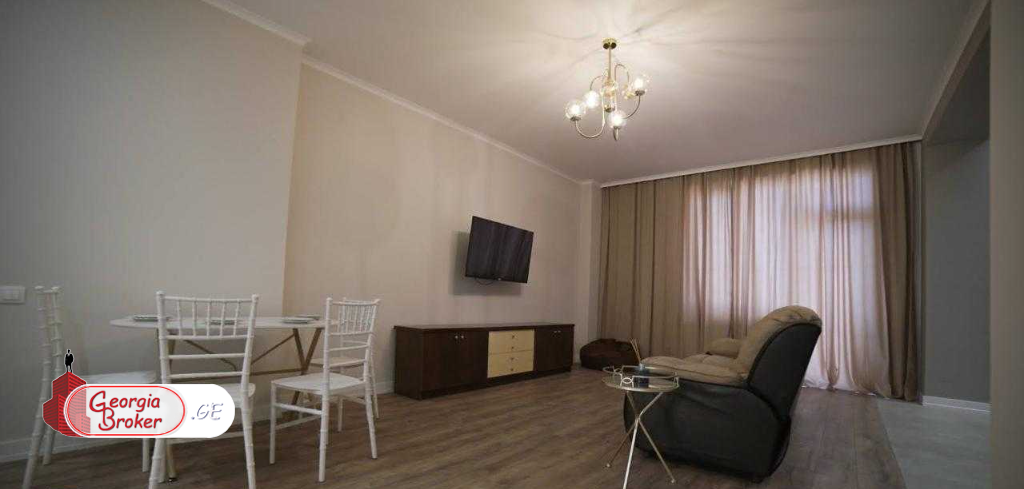 продается квартира с новым ремонтом 4-комнаты