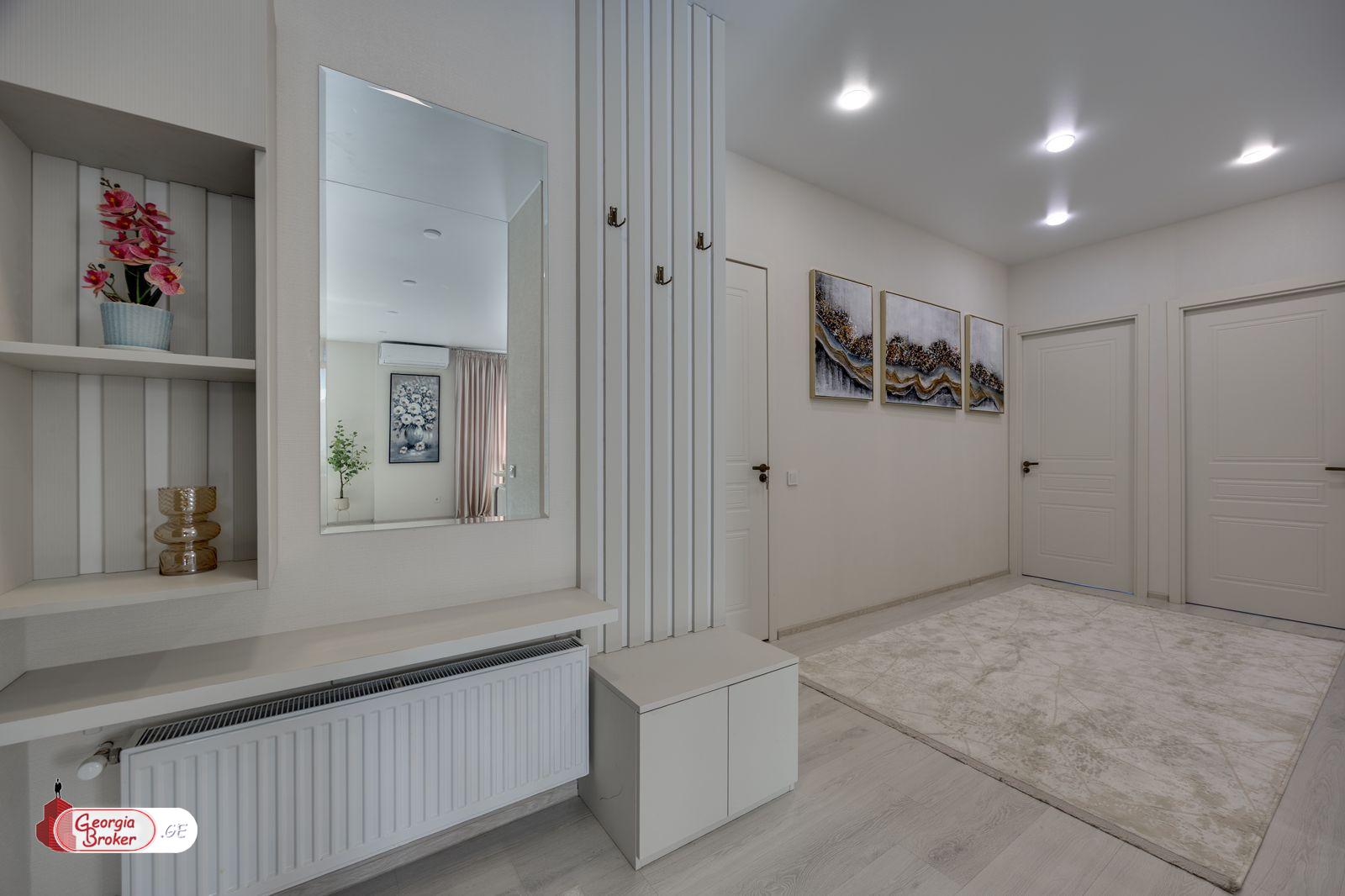 продается квартира с новым ремонтом 3-комнаты