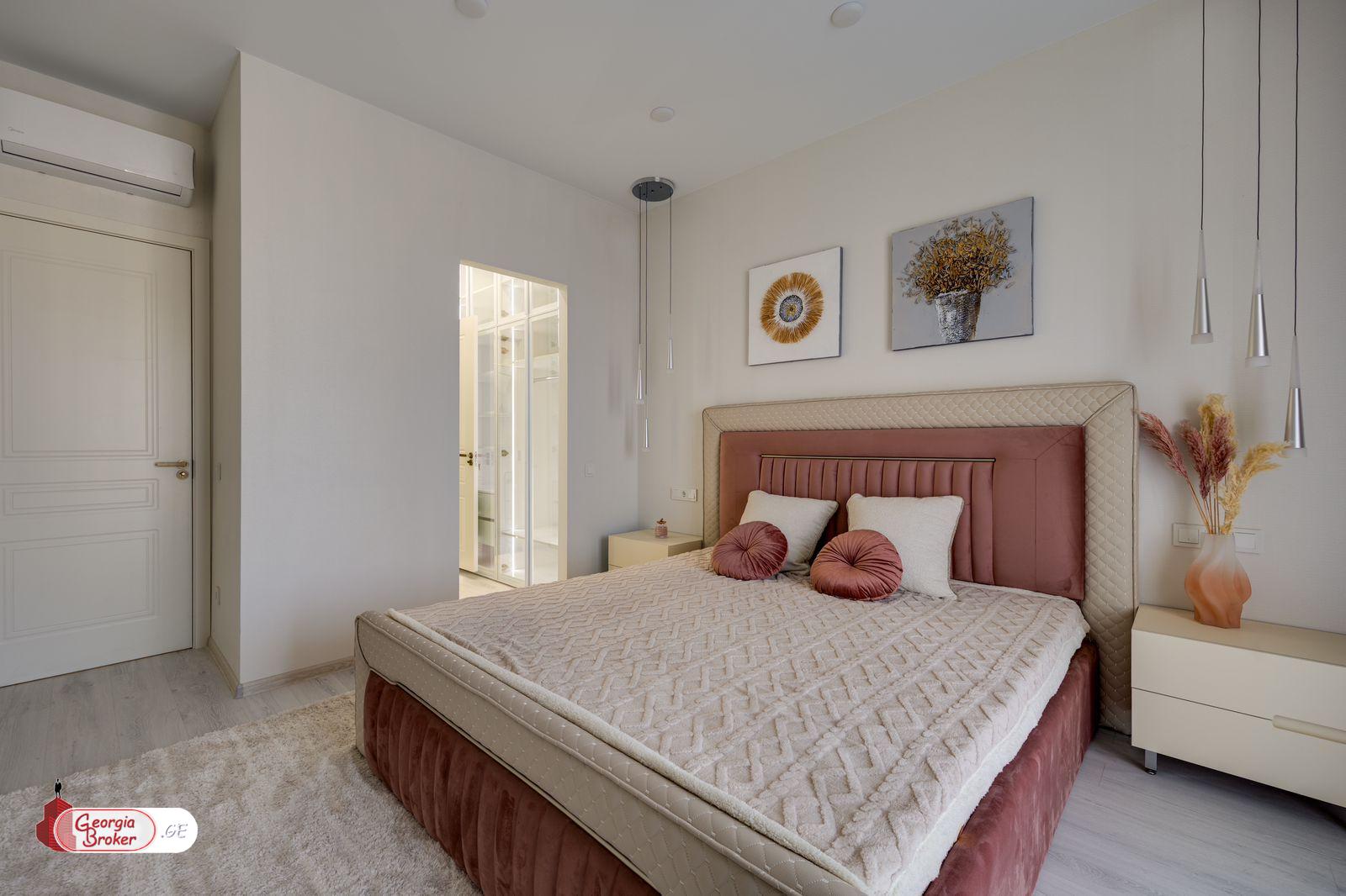 продается квартира с новым ремонтом 3-комнаты