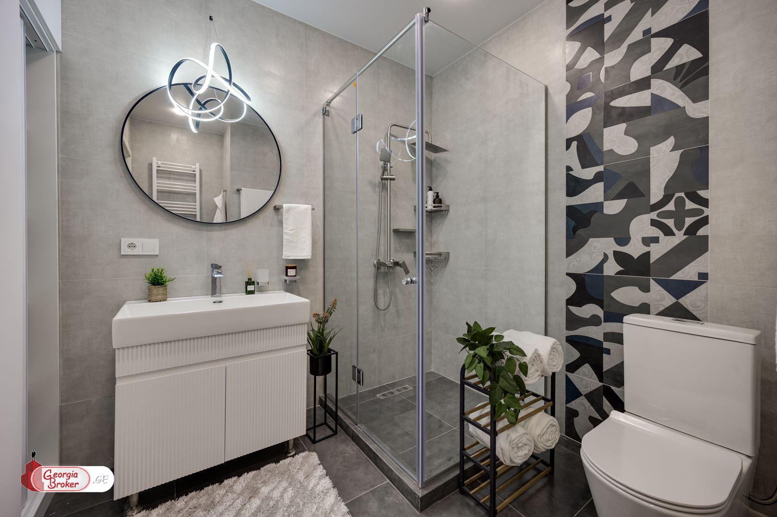 продается квартира с новым ремонтом 3-комнаты