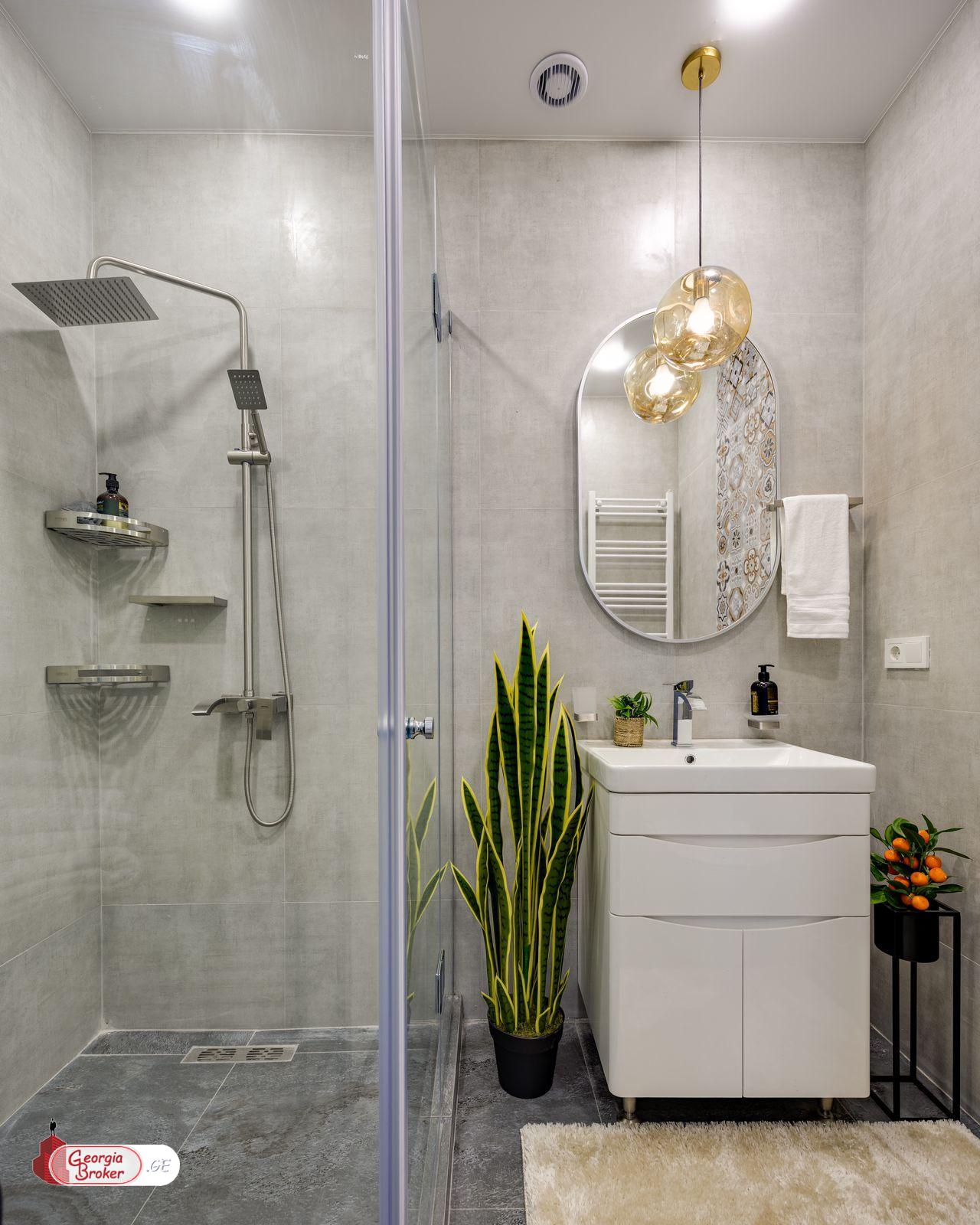 продается квартира с новым ремонтом 3-комнаты