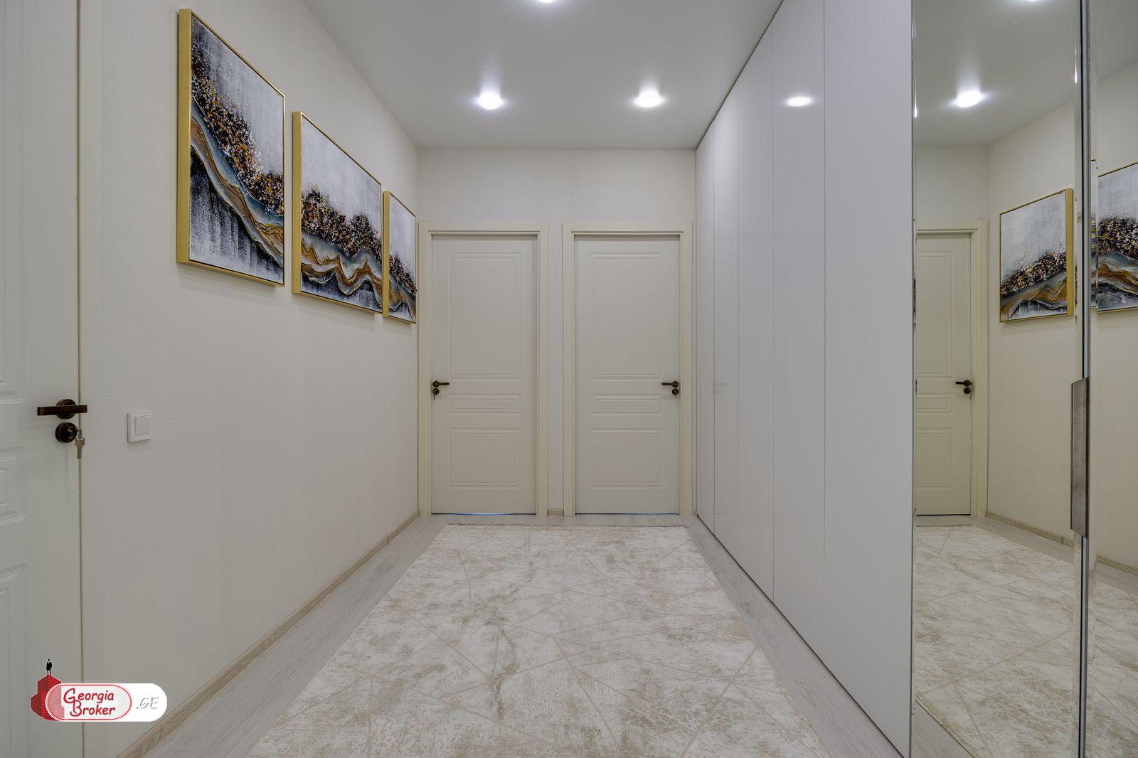 продается квартира с новым ремонтом 3-комнаты