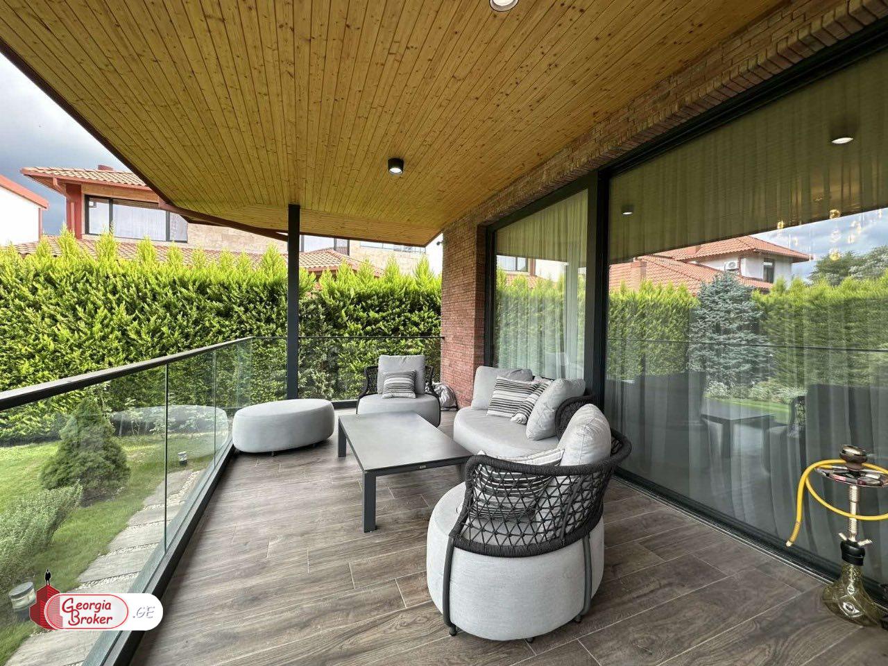 იყიდება ახალი გარემონტებული 11 ოთახიანი სახლი