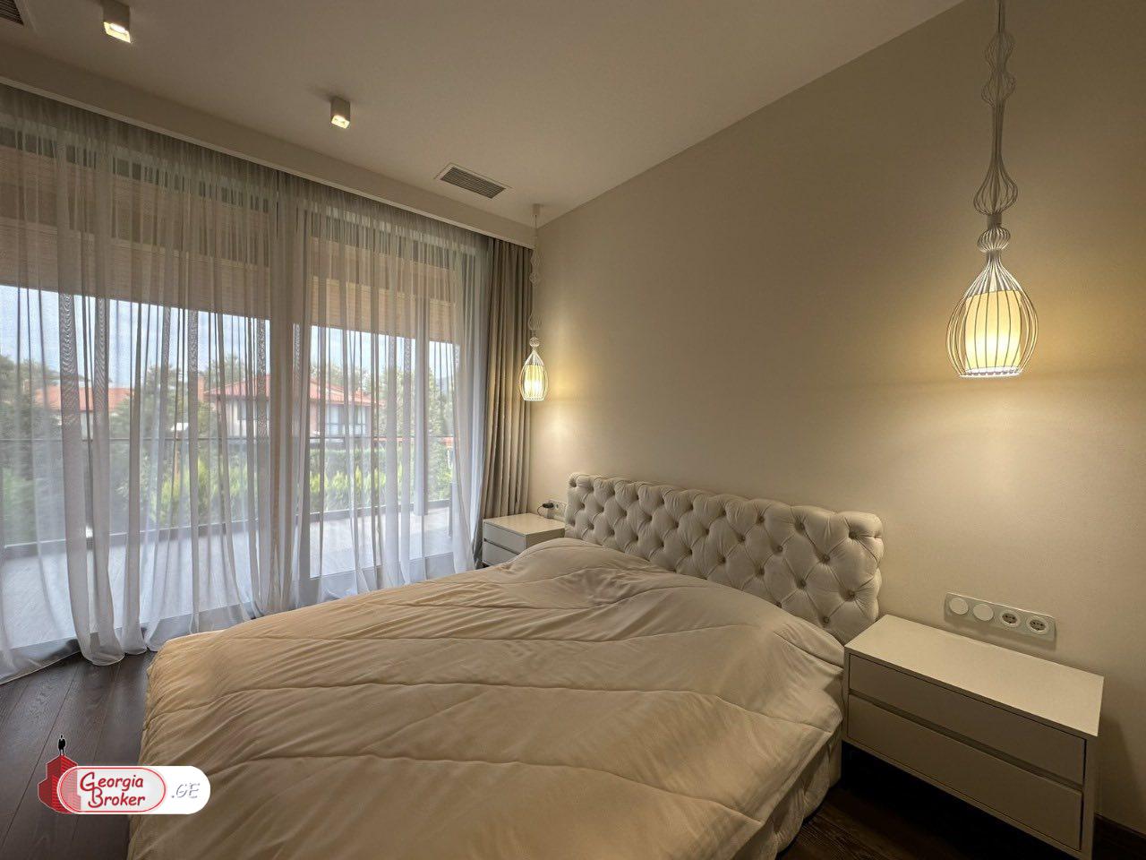 იყიდება ახალი გარემონტებული 11 ოთახიანი სახლი