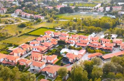 იყიდება ახალი გარემონტებული 11 ოთახიანი სახლი